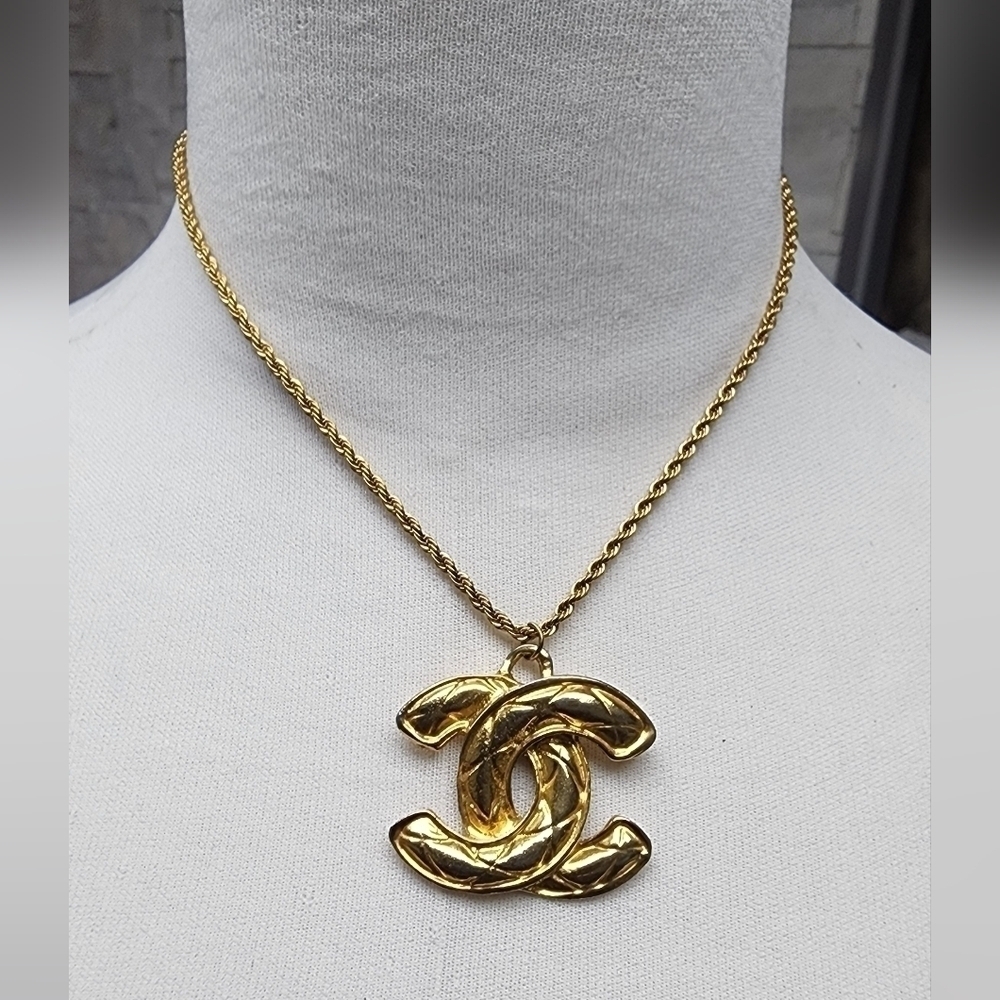 Auth Chanel necklace 2
